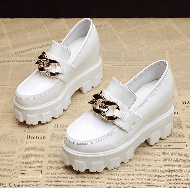 מוקסין פלטפורמה מהפנט באיתום רחב ונוח ובשילוב רצועת צמה מזהב ללוק נשי נוכח - לה איסלה