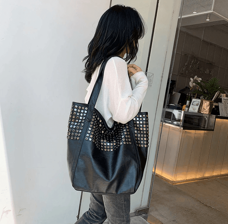 תיק שק ממילאנו בשילוב ניטים מהממים למראה מעצים - לה איסלה