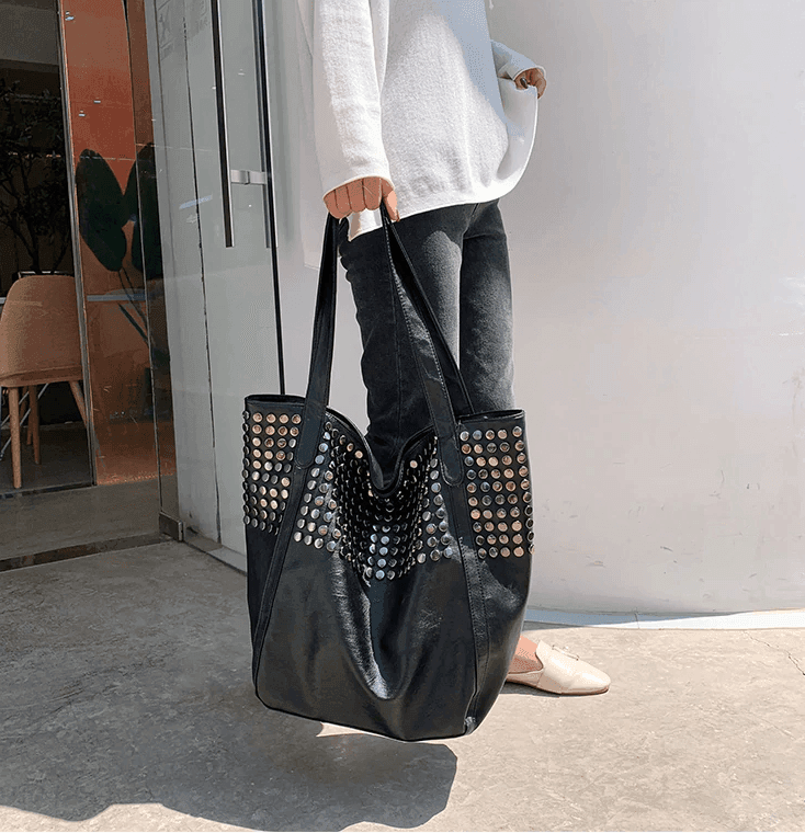 תיק שק ממילאנו בשילוב ניטים מהממים למראה מעצים - לה איסלה