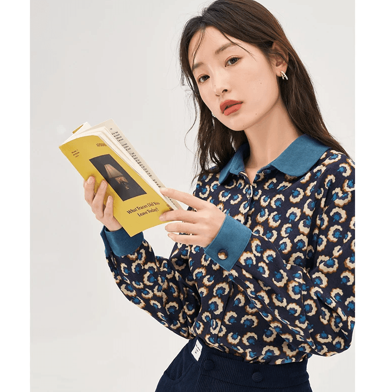 חולצה מכופתרת עם צווארון נשי מרהיב לאישה בולטת במיוחד ולהופעה כריזמתית - לה איסלה