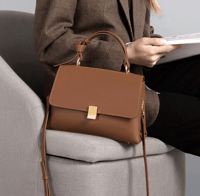 תיק עור של מעצב מאיטליה בגימור נשי משובח להופעה של אישה אלגנטית ונבונה - לה איסלה