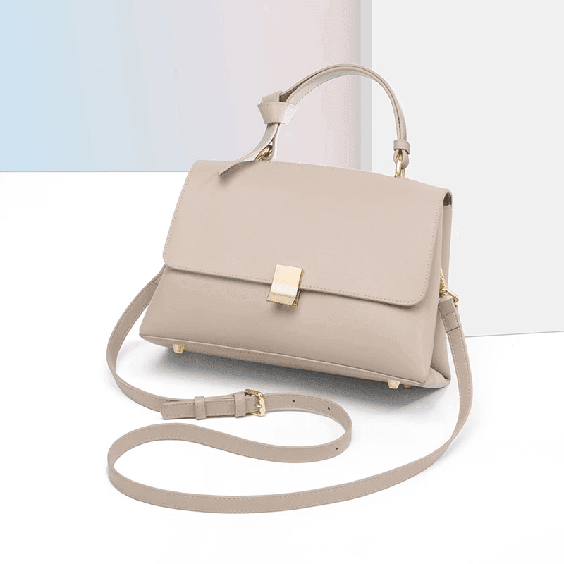 תיק עור של מעצב מאיטליה בגימור נשי משובח להופעה של אישה אלגנטית ונבונה - לה איסלה