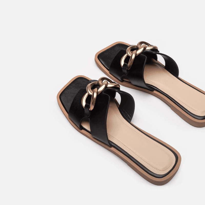 כפכפי מעצב בגימור תכשיט לולאות מ-ש-ג-ע ללוק אלגנטי ולהופעה ששמה אותך מקדימה - לה איסלה