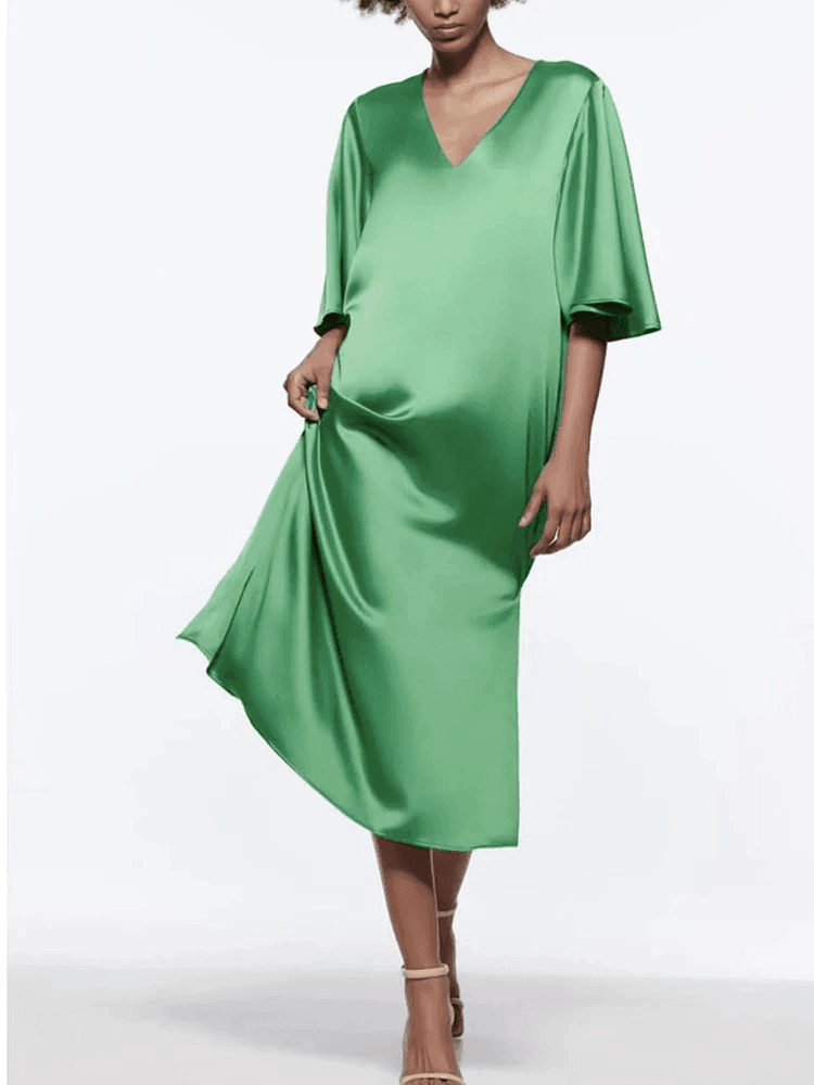 שמלת לוס מושלמת במפתח וי של מעצב איטלקי להופעה נשית עדינה וללוק שייתן לך נוכחות - לה איסלה