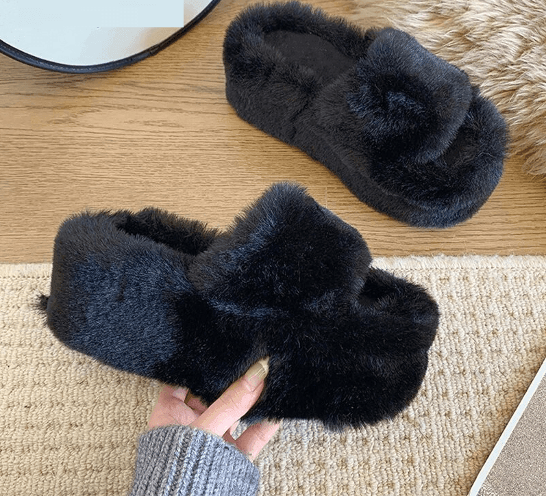 כפכפי פלטפורמה מפרווה להופעה נשית איכותית וללוק שאפשר להיות איתו גם מחוץ לבית - לה איסלה