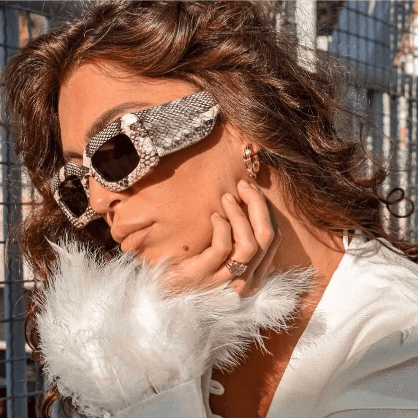 משקפי שמש ממילאנו בגימור פרקטי שנתפס על הראש להופעה נשית קייצית מתוחכמת - לה איסלה