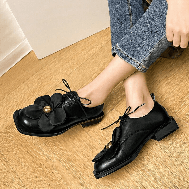 מוקסין פרח בסגנון רטרו של ילדי הפרחים ללוק לא שיגרתי ומיוחד ולהופעה מרתקת - לה איסלה