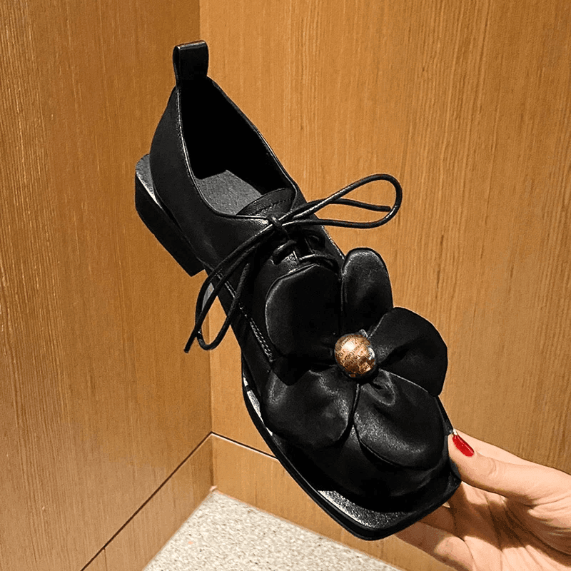 מוקסין פרח בסגנון רטרו של ילדי הפרחים ללוק לא שיגרתי ומיוחד ולהופעה מרתקת - לה איסלה