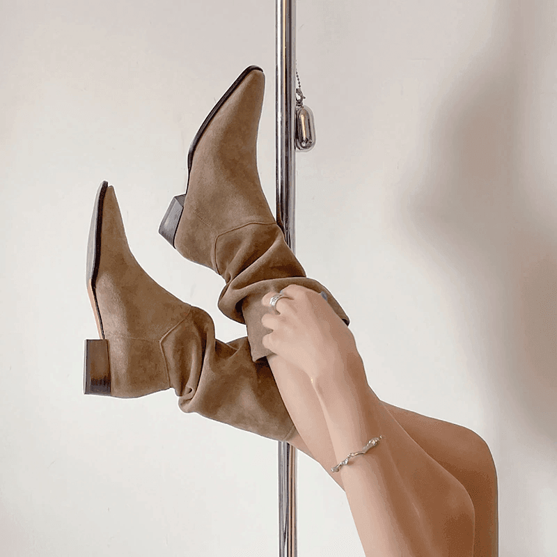 מגפון בוקרים איטלקי ללא ריץ רץ בגימור זמש יוקרתי איכותי להופעה נשית מהממת - לה איסלה