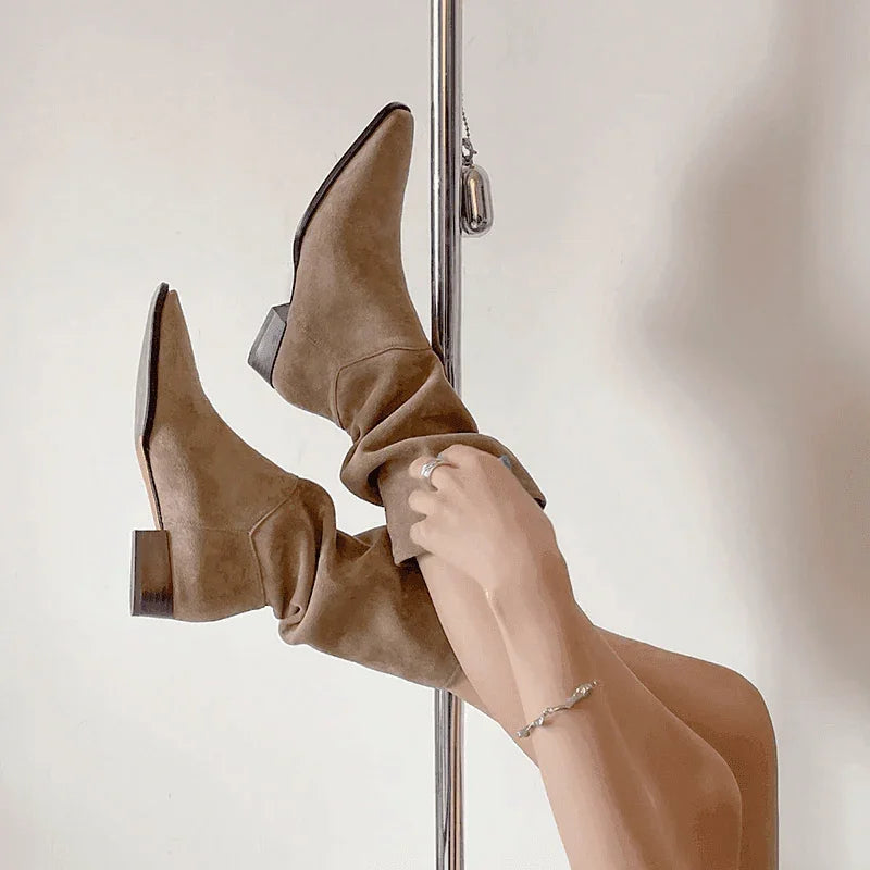 מגפון בוקרים איטלקי ללא ריץ רץ בגימור זמש יוקרתי איכותי להופעה נשית מהממת - לה איסלה