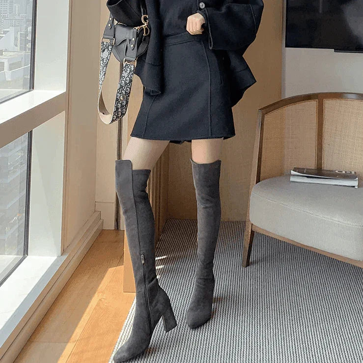 מגף של מעצב איטלקי בגימור גבוה מעל הברך להופעה יוקרתית וחתיכית ולהופעה מושכת - לה איסלה