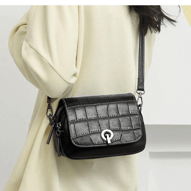 תיק צד מעור מקורי ממילאנו ללוק של אישה שרוצה לתת טאץ' מושלם - לה איסלה