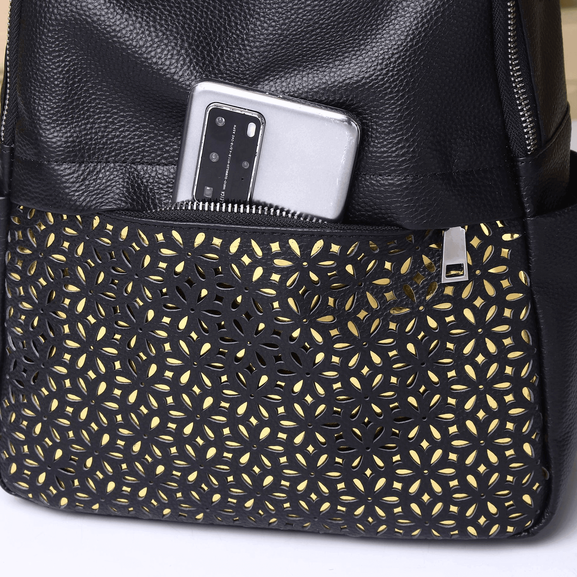 תיק גב מושלם מעור איטלקי משובח בחלוקה נבונה של תאים ולהופעה נשית אלגנטית - לה איסלה