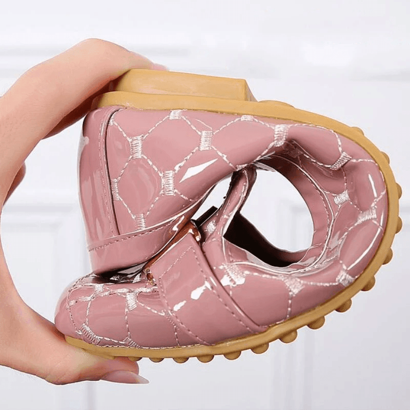 מוקסין מרהיב של מעצב איטלקי ממילאנו ללוק אופנתי מדליק ולהופעה של אישה מקורית - לה איסלה