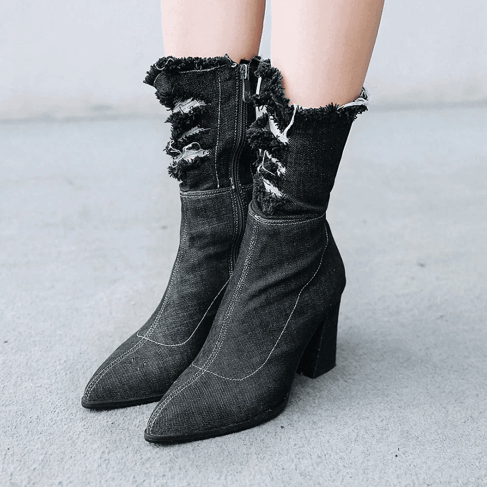 מגפון ג'ינס גבוה בגימור פרווה מפבנים ללוק נשי מברצלונה ולהופעה ממגנטת שלך - לה איסלה