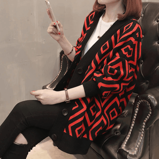 קרדיגן כפתורים מברצלונה בגימור גאומטרי מדהים ללוק נשי עם חוסן - לה איסלה