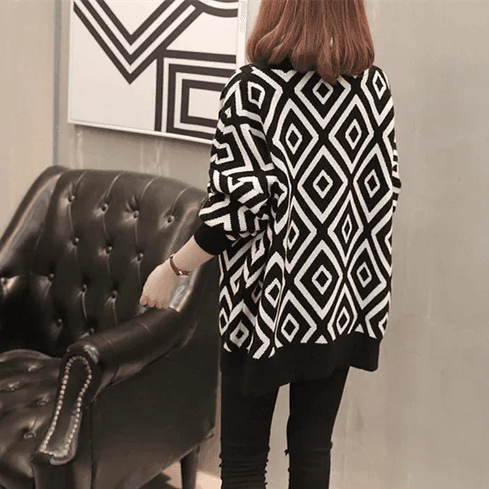 קרדיגן כפתורים מברצלונה בגימור גאומטרי מדהים ללוק נשי עם חוסן - לה איסלה