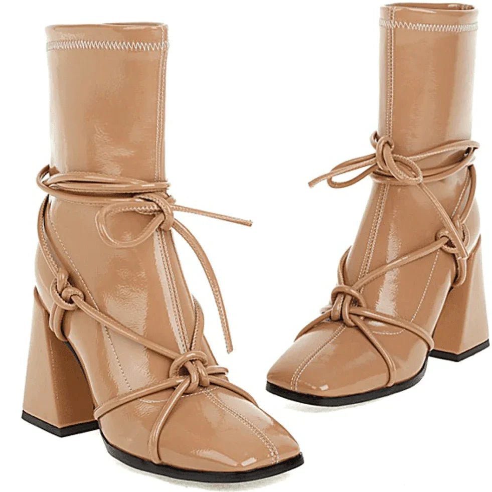 מגפון איטלקי בגימור אופנתי של קשירות ללוק נשי חזק ולהופעה של אישה נוכחת - לה איסלה