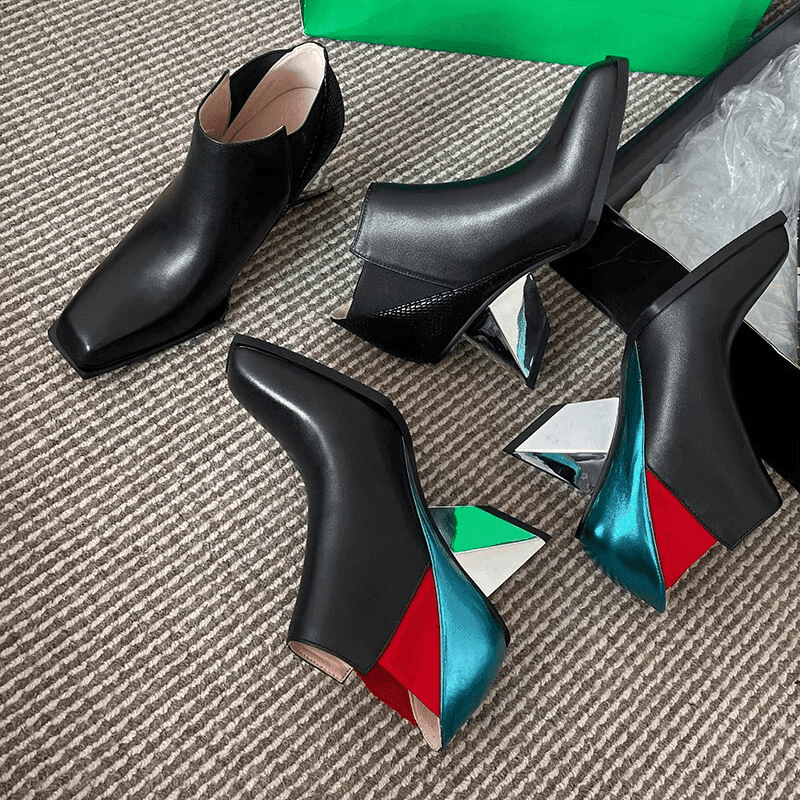 מגפון עור יוקרתי בסגנון שיקי מרהיב של מעצב מברצלונה להופעה נשית מיוחדת - לה איסלה