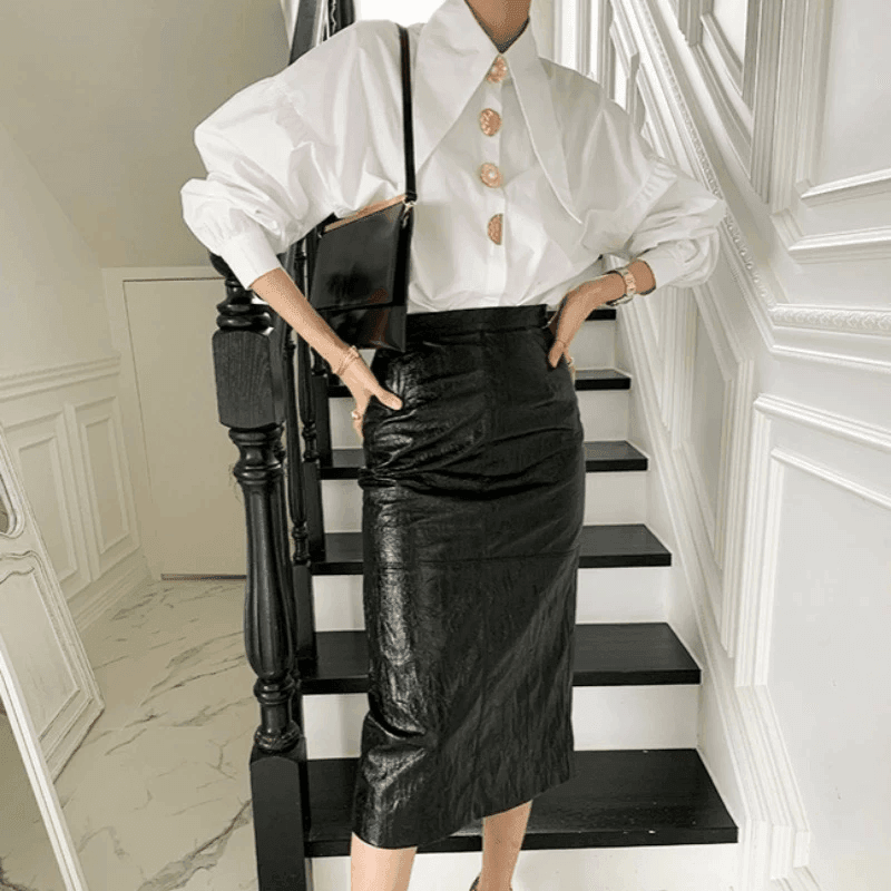 חולצה מכופתרת בשילוב כפתורי מעצב בגיזרה נשית מהפנטת ללוק משובח במיוחד - לה איסלה