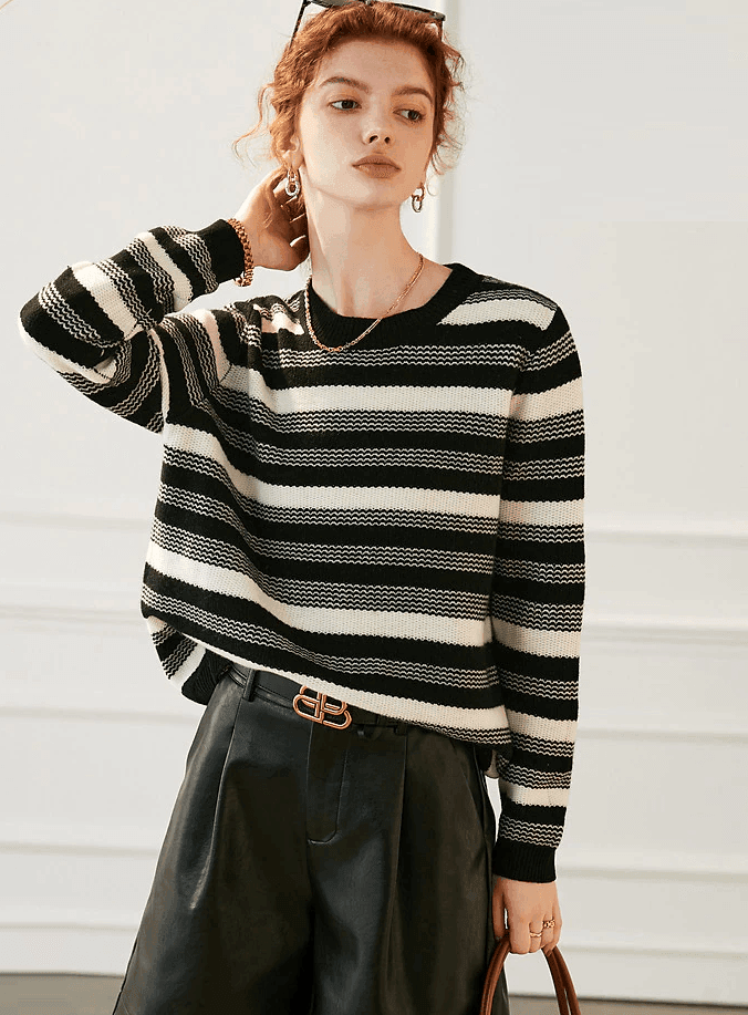 סריג פסים אוברסייז ממילאנו בגיזרה נשית אלגנטית ומקסימה להופעה נשית מתחכמת - לה איסלה