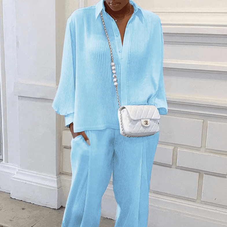 חליפה משגעת מבד נעים של חולצה מכופתרת ומכנס מנג'ט מאיטליה - לה איסלה