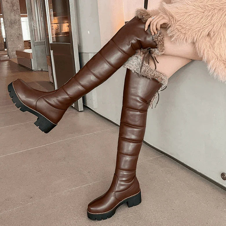 מגפון מעל הברך בגימור סקי משגע בשילוב פרווה מחממת להופעה מדוייקת לעונה - לה איסלה