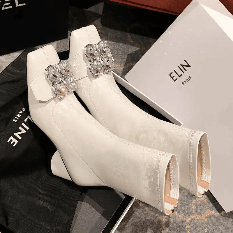 מגפון לקה מהמם בגימור זרקונים גדולים של מעצב צרפתי להופעה מושכת תשומת לב - לה איסלה