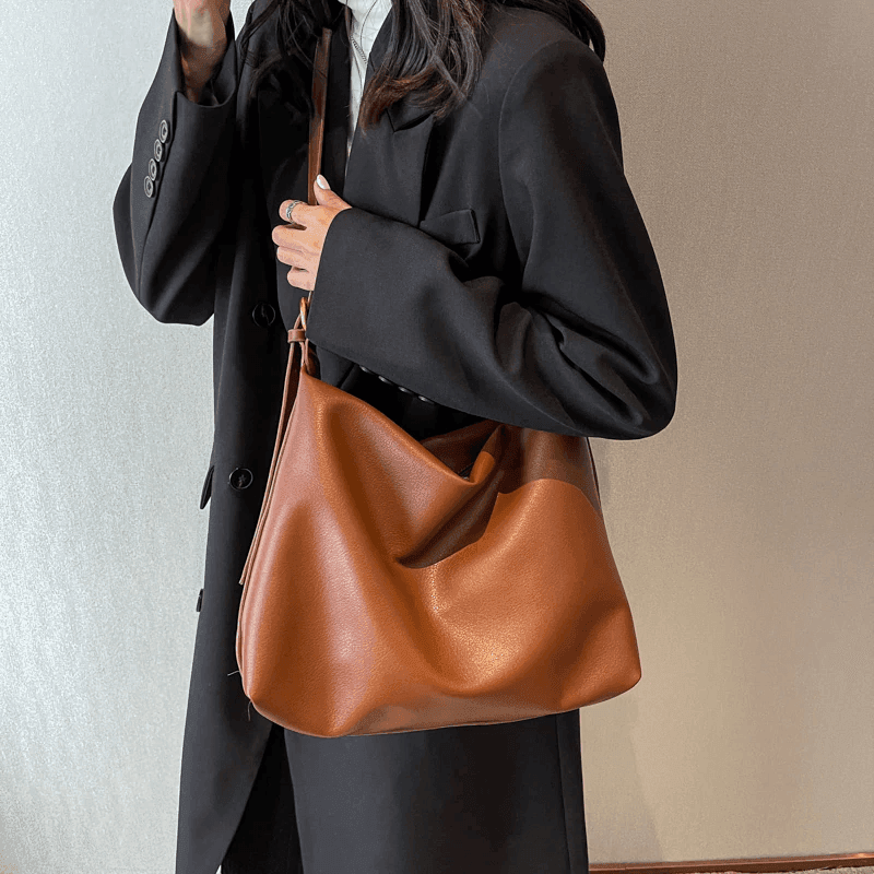 תיק שק איטלקי בגימור נשי מהמם להופעה יוקרתית מכובדת וללוק מנצח שלך - לה איסלה