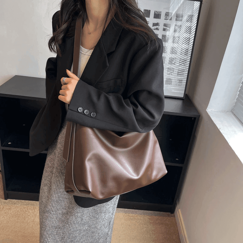 תיק שק איטלקי בגימור נשי מהמם להופעה יוקרתית מכובדת וללוק מנצח שלך - לה איסלה