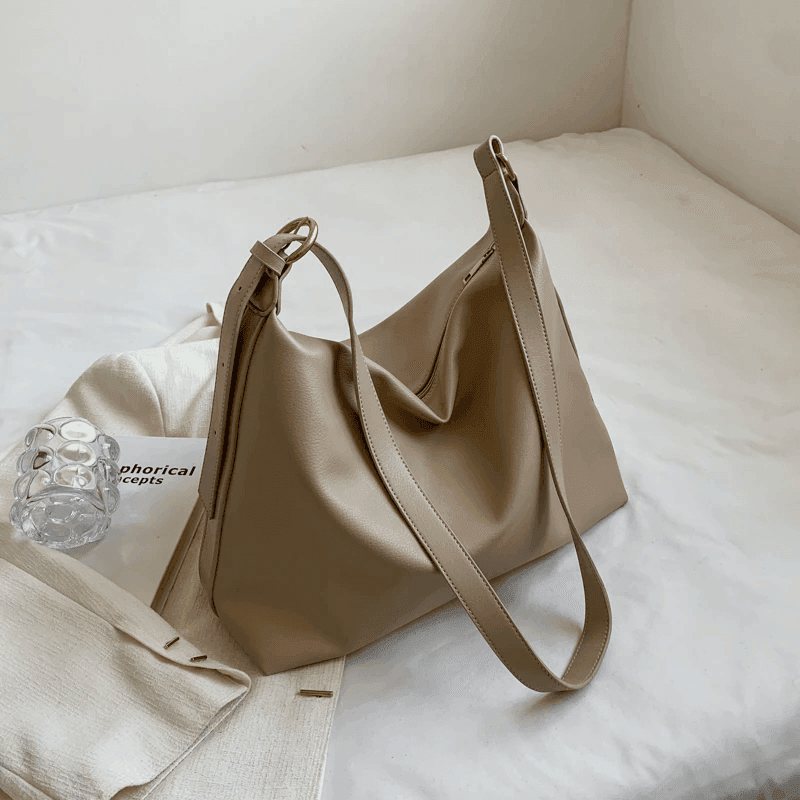 תיק שק איטלקי בגימור נשי מהמם להופעה יוקרתית מכובדת וללוק מנצח שלך - לה איסלה