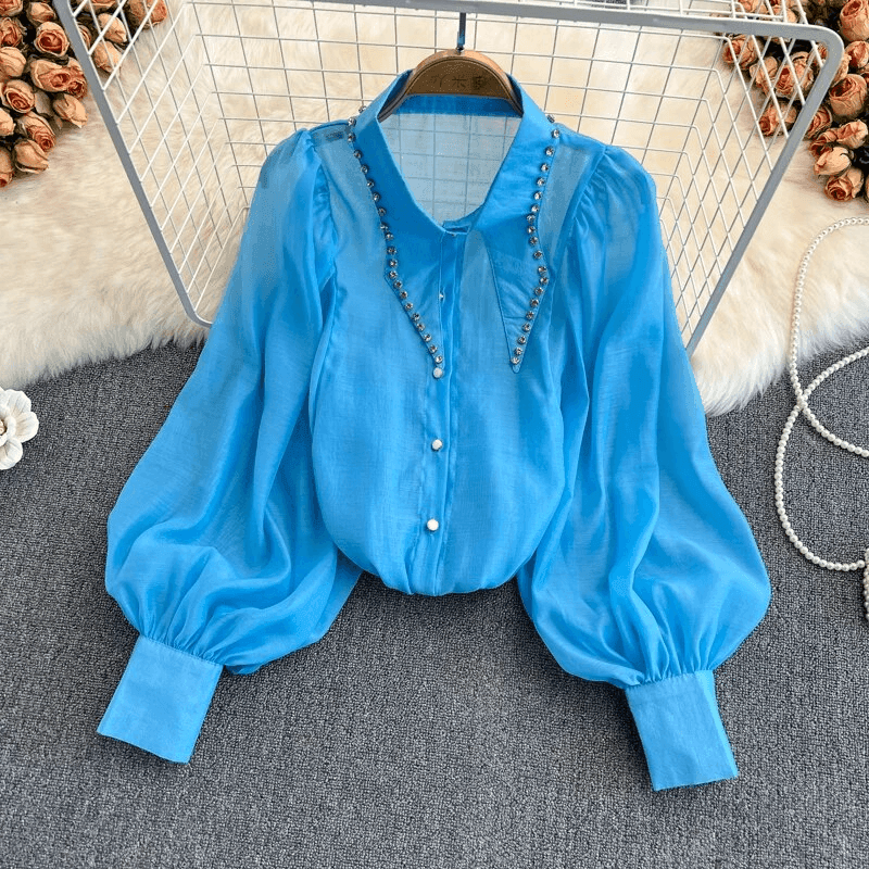 חולצת שיפון מכופתרת עם דיטלים מושלמים בצווארון של אבני קריסטל להופעה מהפנטת - לה איסלה