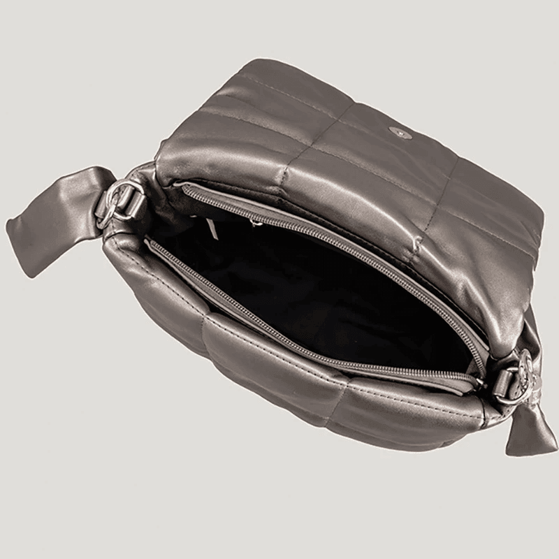 תיק איטלקי בגיזרה פופית מגניבה ללוק של אישה טרנדית לוהטת ולהופעה מרשימה - לה איסלה