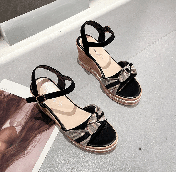 סנדל פלטפורמה ממילאנו בגימור סרט קשירה אלגנטי ואופנתי להופעה נשית נצחית - לה איסלה