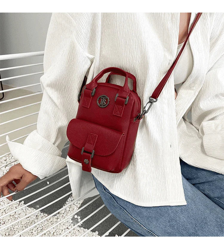 תיק אישי בגיזרה נשית על הצד להופעה פרקטית לדברים האישיים שלך וללוק מדהים - לה איסלה