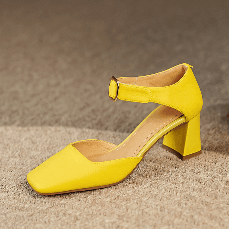 נעלי עקב רטרו מעור בשילוב רצועה נשית מושלמת ללוק של אישה קייצית לוהטת - לה איסלה