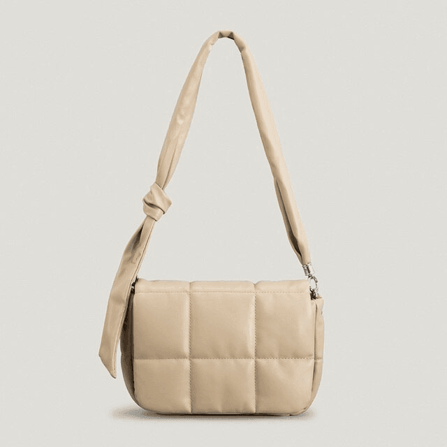 תיק איטלקי בגיזרה פופית מגניבה ללוק של אישה טרנדית לוהטת ולהופעה מרשימה - לה איסלה