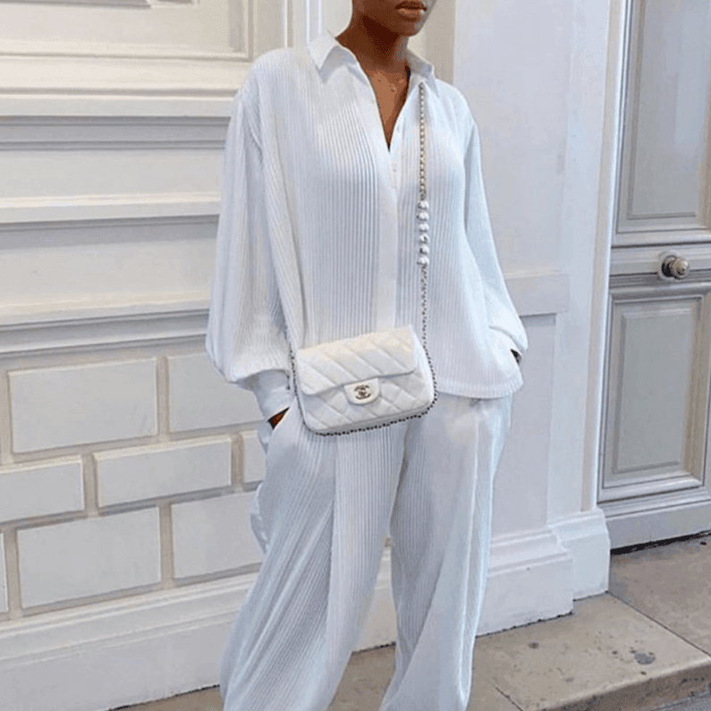 חליפה משגעת מבד נעים של חולצה מכופתרת ומכנס מנג'ט מאיטליה - לה איסלה