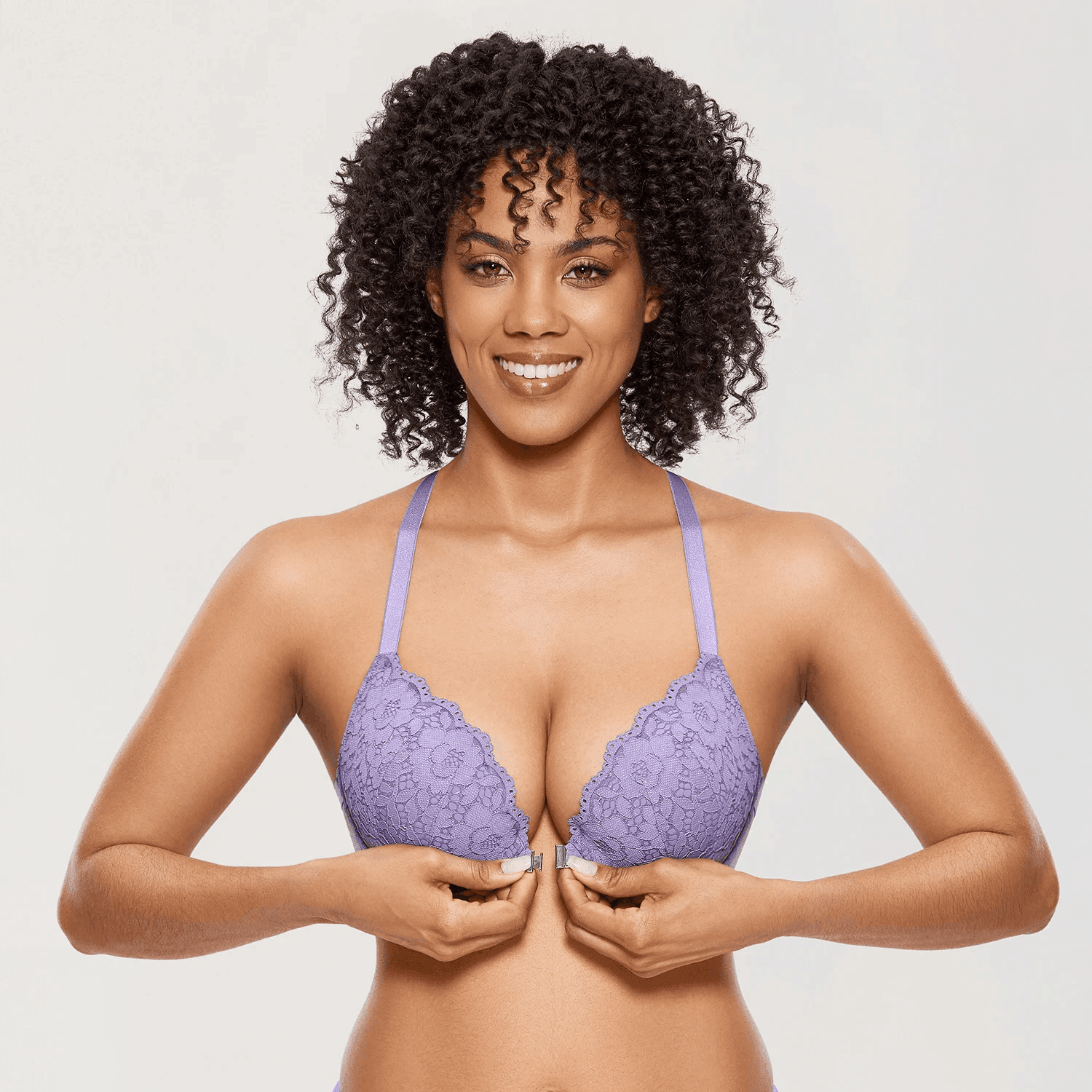 חזיית תחרה מושקעת בתמיכת עצם עדינה ללוק נשי אופנתי ולהופעה שמשדרת ביטחון - לה איסלה