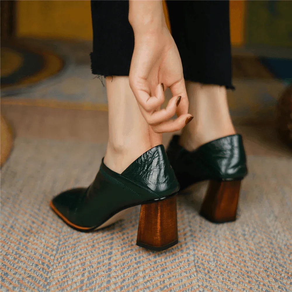 מגפון רטרו מעור איטלקי בסגנון מלבני משגע להופעה של אישה ייצוגית ובולטת - לה איסלה