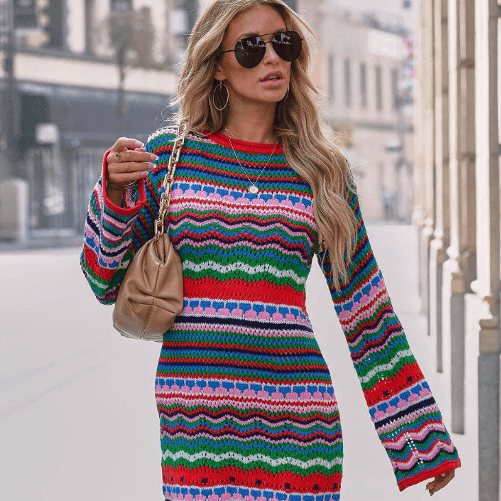 שמלת סריג צבעונית בגימור פדלפון בשרוולים להופעה של אישה סקסית ומטריפה - לה איסלה