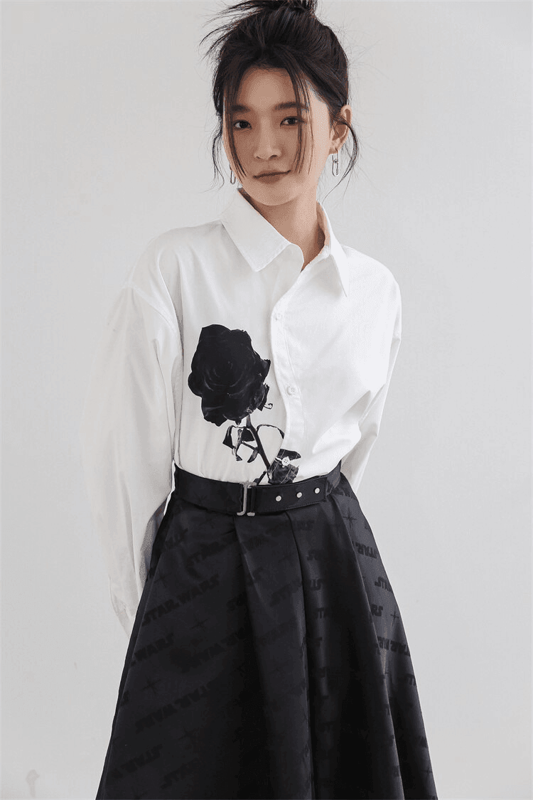 מכופתרת בוייפרנד מושלמת בעיטור ורד שחור ללוק מיסתורי ולהופעה מדוייקת - לה איסלה