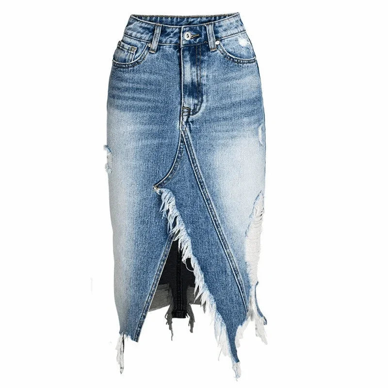 חצאית ג'ינס אסימטרית בגימור קרעים אופנתיים ללוק של אישה שרוצה להביע את עצמה - לה איסלה