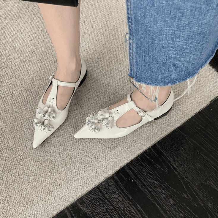 נעל בובה שפיצית עם פרנזים ללוק נשי מרהיב ולהופעה מעצימה שתרגישי בה לוהטת - לה איסלה