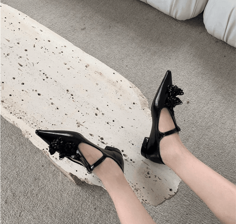 נעל בובה שפיצית עם פרנזים ללוק נשי מרהיב ולהופעה מעצימה שתרגישי בה לוהטת - לה איסלה