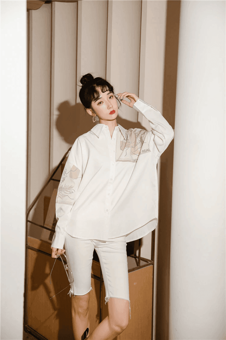 חולצה מכופתרת עם פרינט נשי בגימור ציורי מושלם ללוק אופנתי טרנדי - לה איסלה