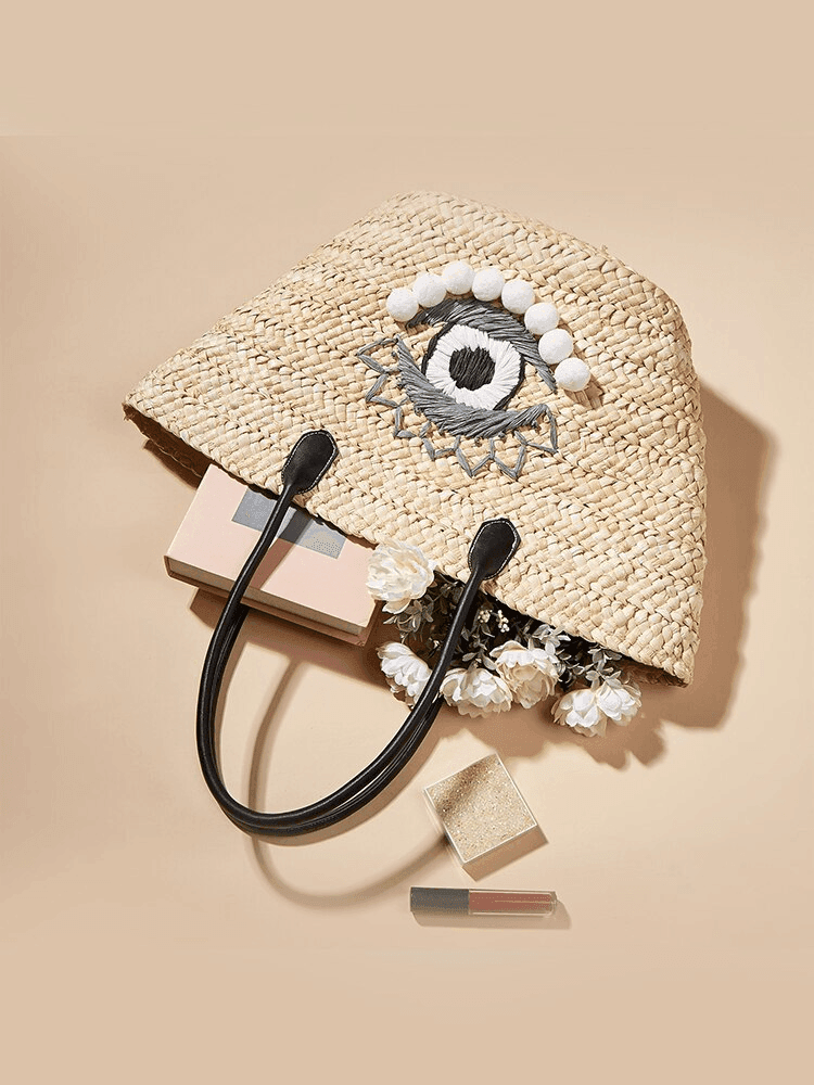 תיק קש של מעצב ישראלי נגד 'עין הרע' להופעה של אישה שמפגינה תעוזה עוצמתית - לה איסלה