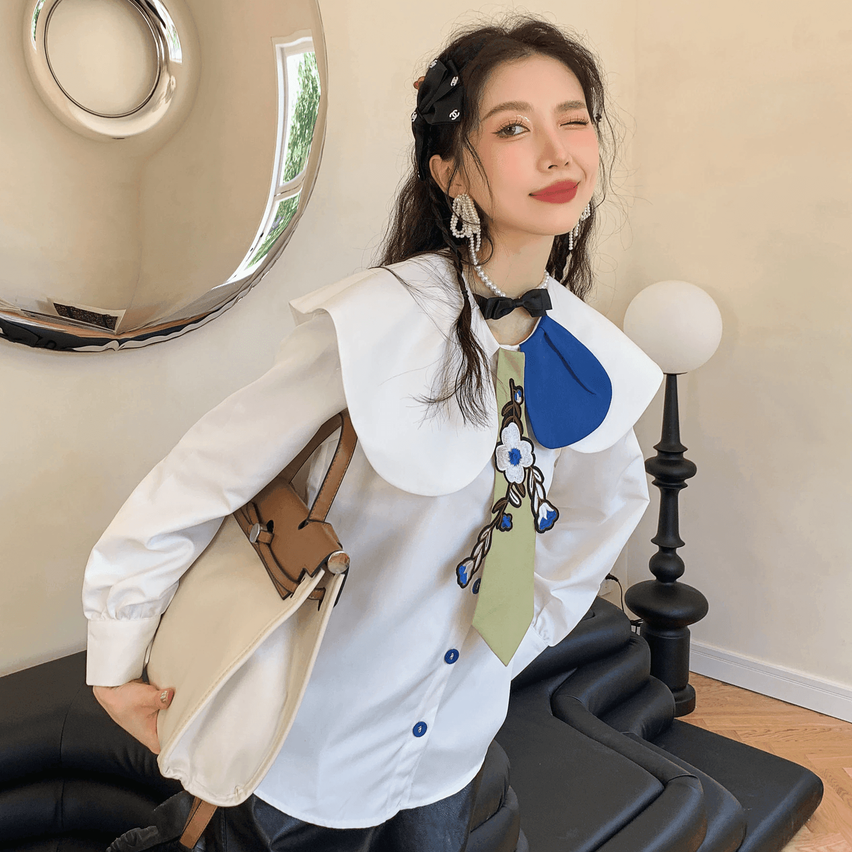 חולצת וינטאג' מרהיבה בגימור צווארון ייחודי של מעצב להופעה של אישה חזקה - לה איסלה