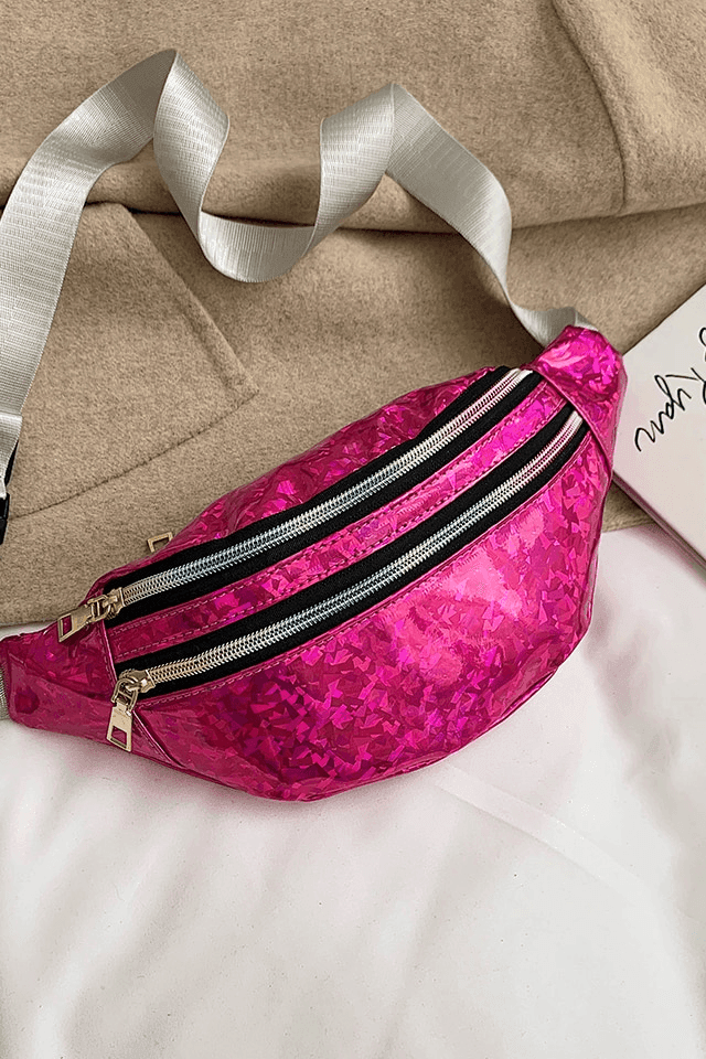 פאוץ נשי לנשיאה של דברים אישיים בגיזרה קלילה ונוצצת בסגינון מטאלי ללוק קייצי בולט - לה איסלה