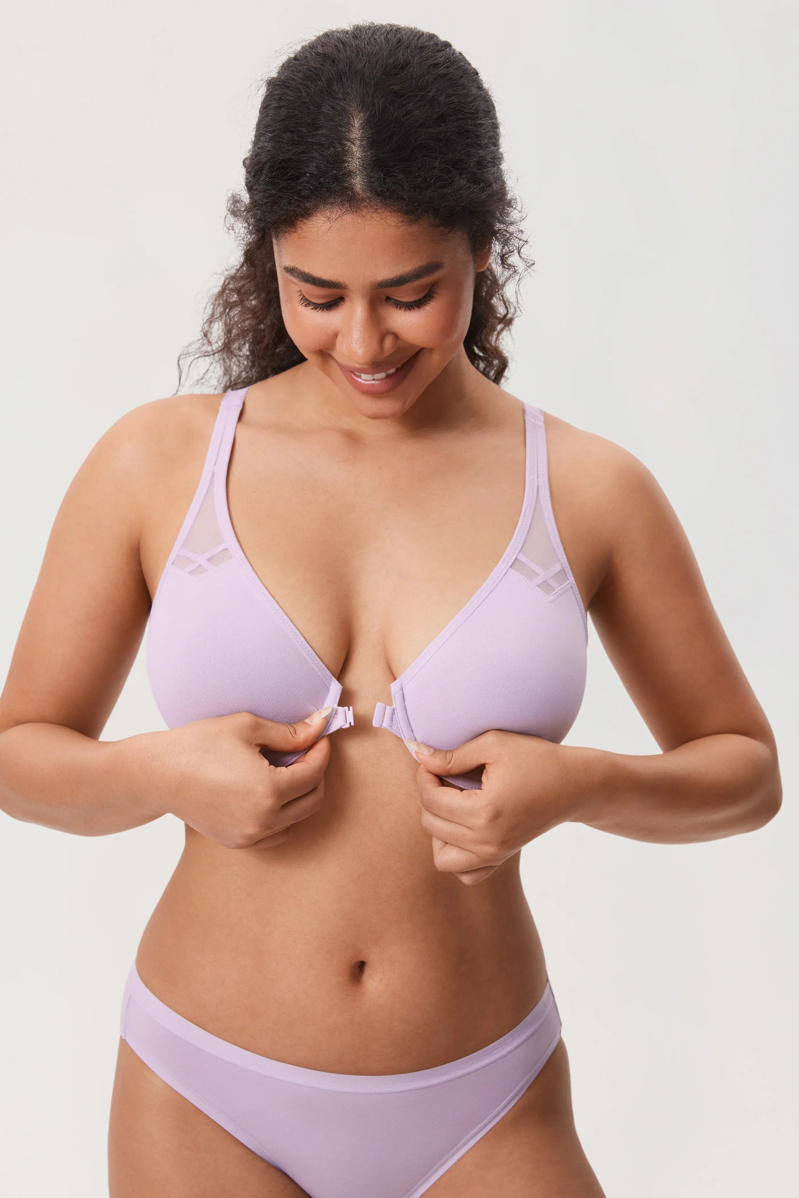 חזיית נשים מצויינת בפתיחה קידמית מאזנת  - בצבעים מיוחדים